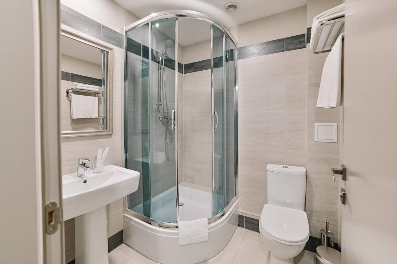 Boutique Hotel Central Ровно Экстерьер фото