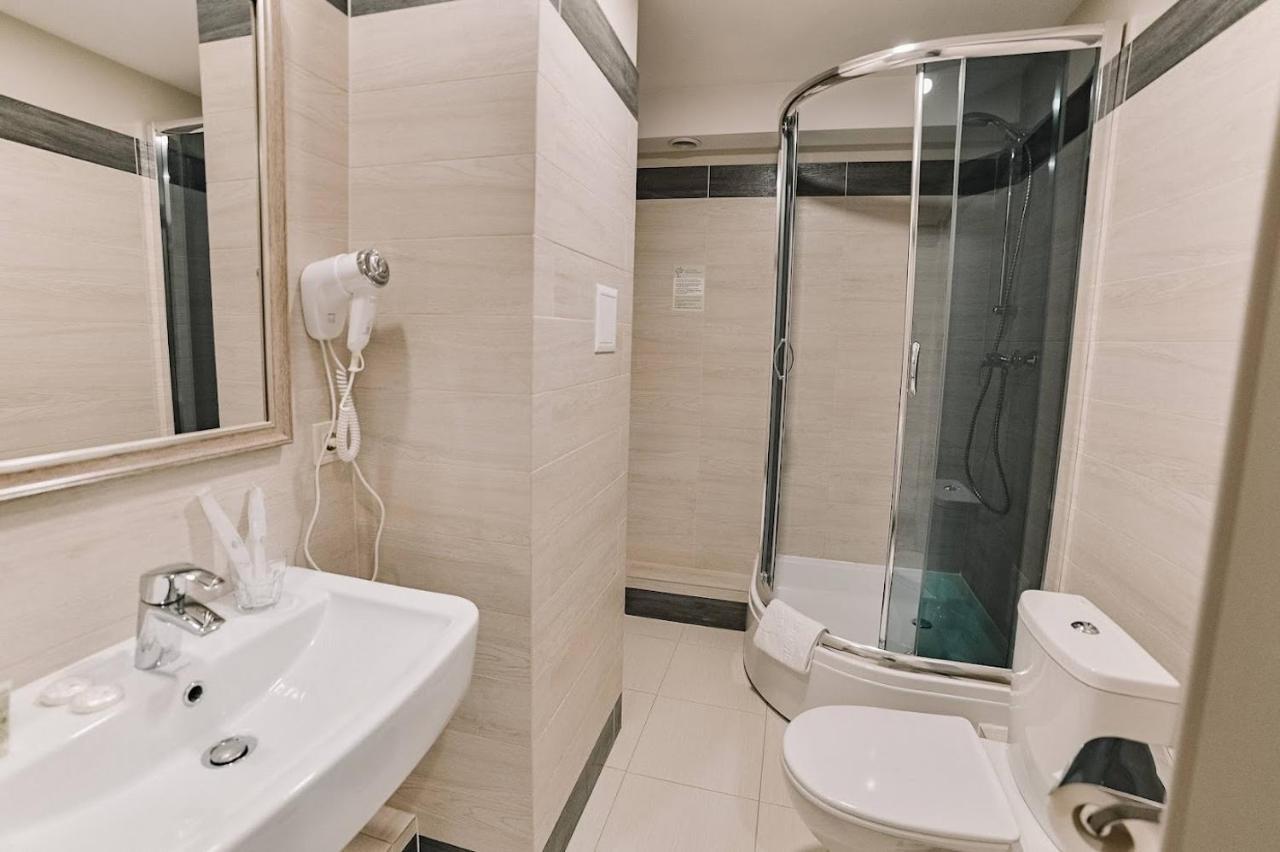 Boutique Hotel Central Ровно Экстерьер фото