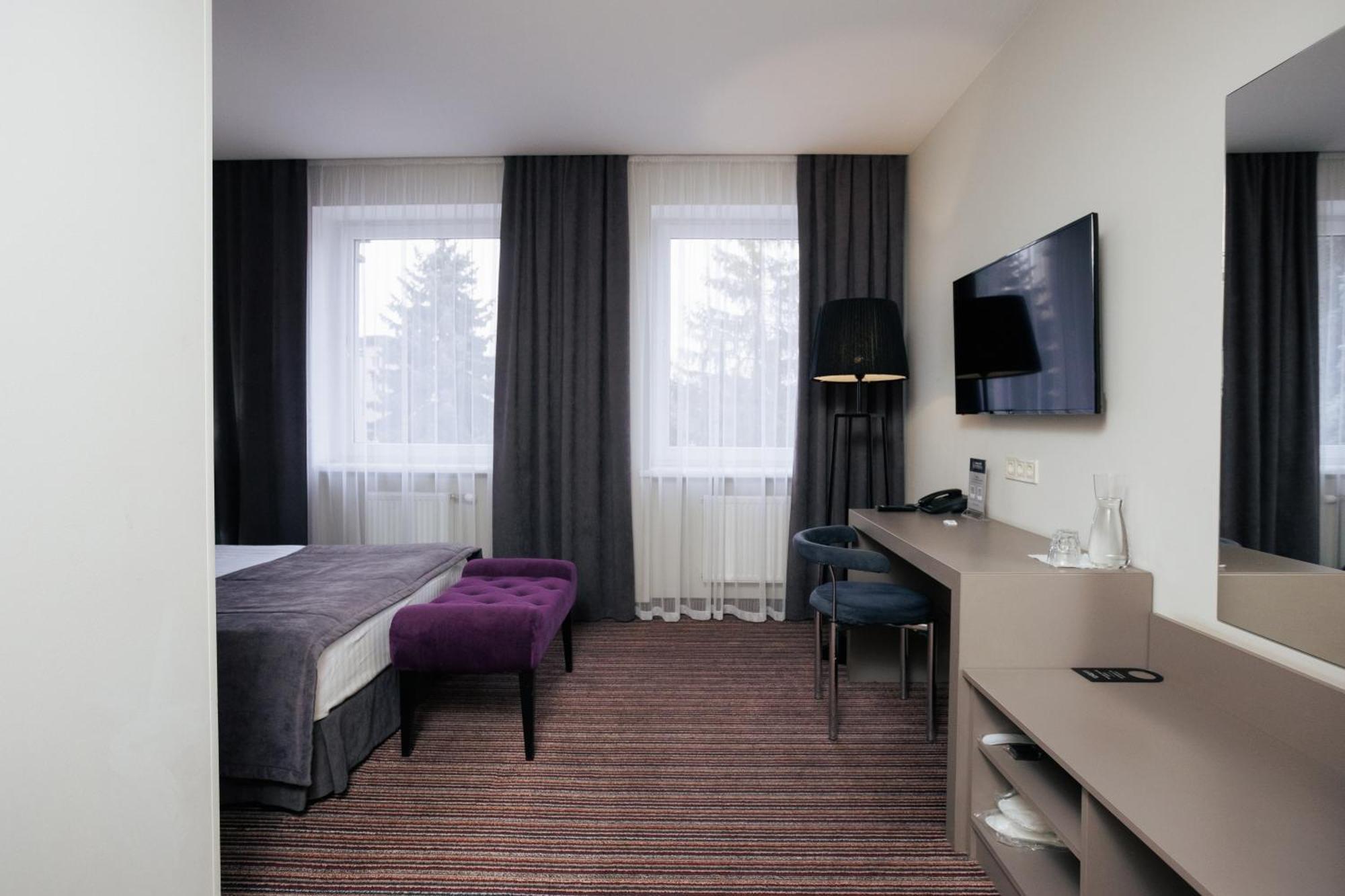 Boutique Hotel Central Ровно Экстерьер фото
