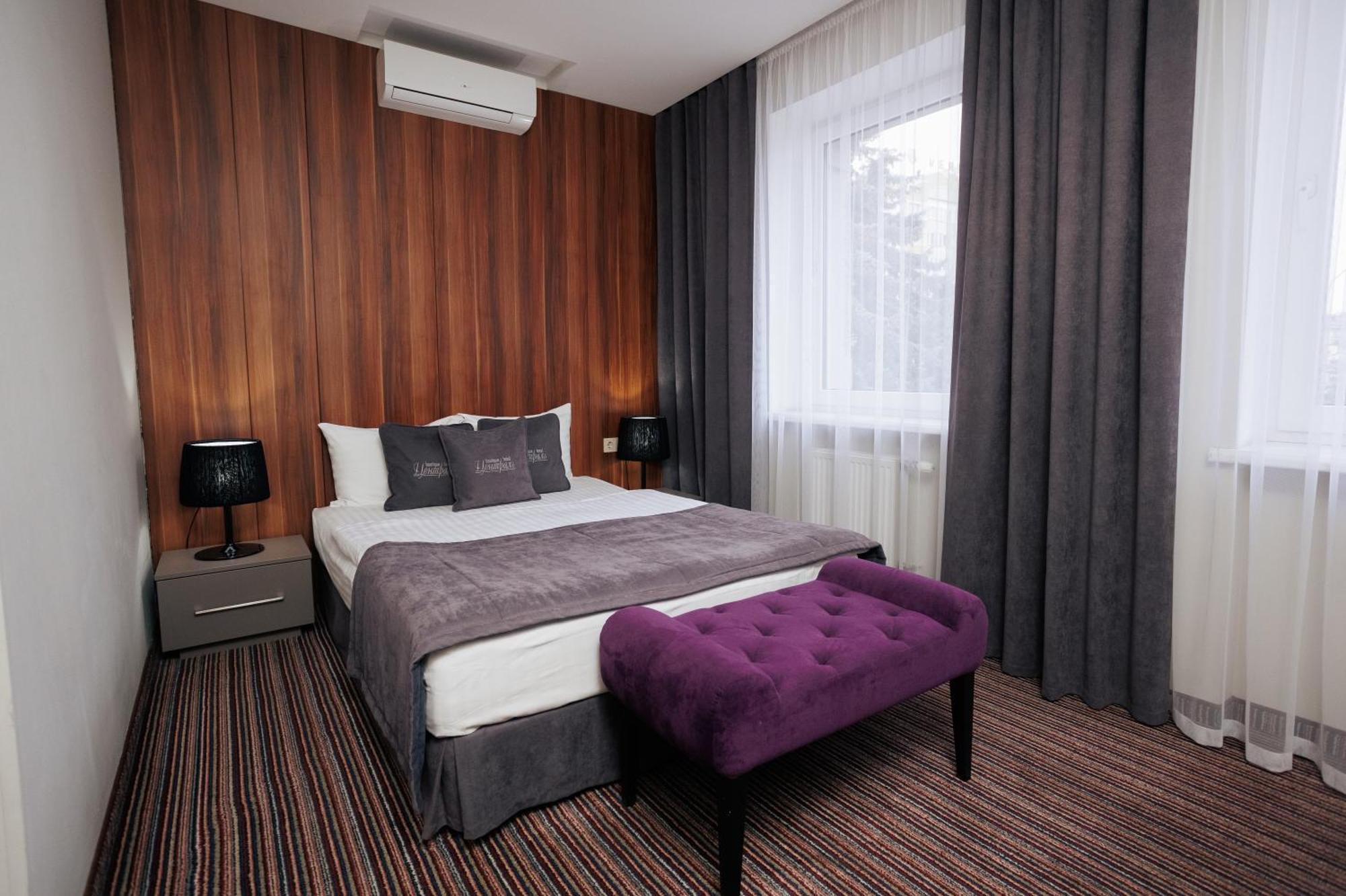 Boutique Hotel Central Ровно Экстерьер фото