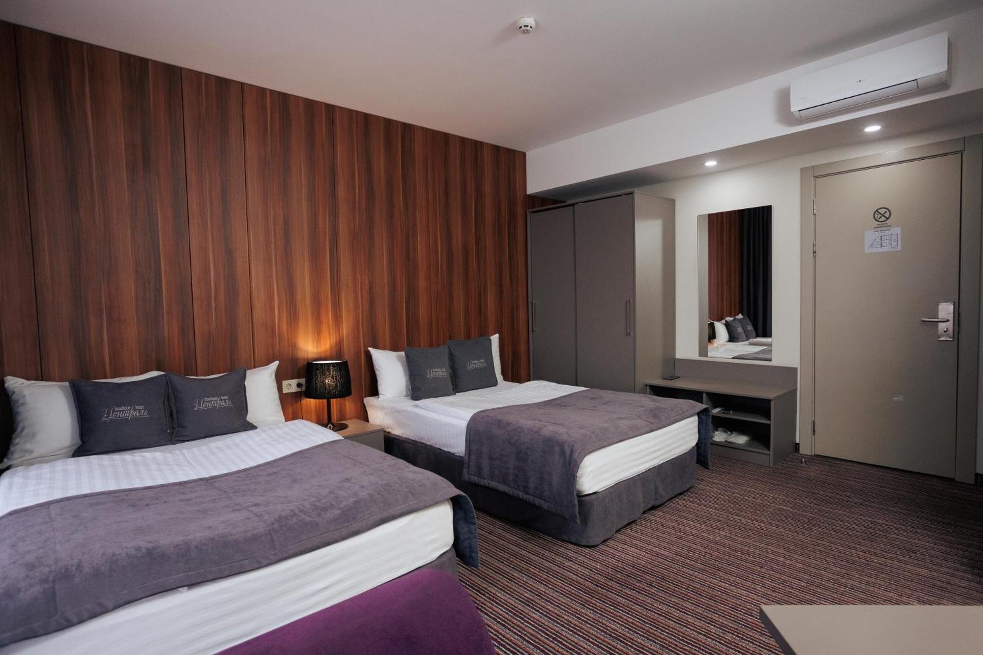 Boutique Hotel Central Ровно Экстерьер фото
